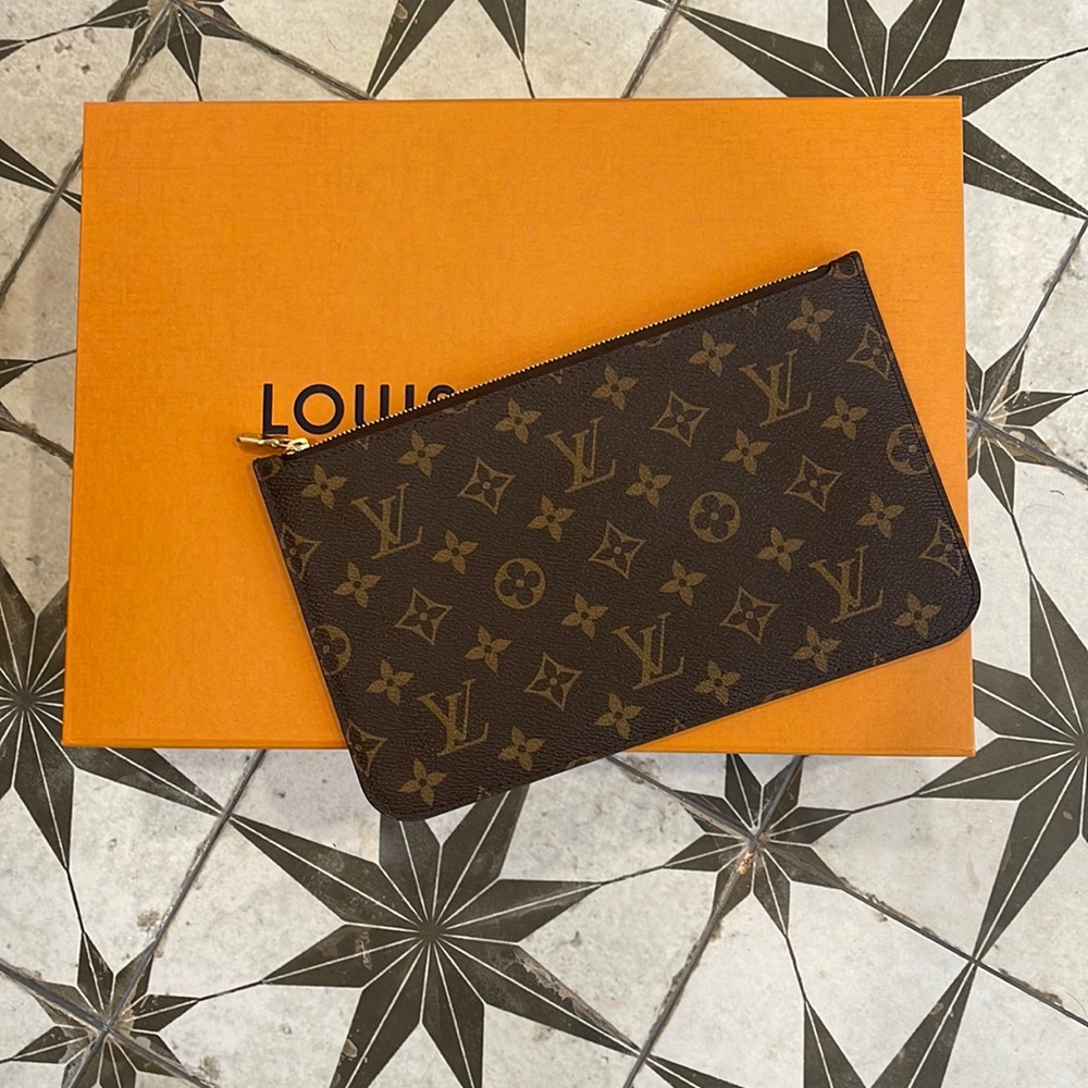 Neverful pochette